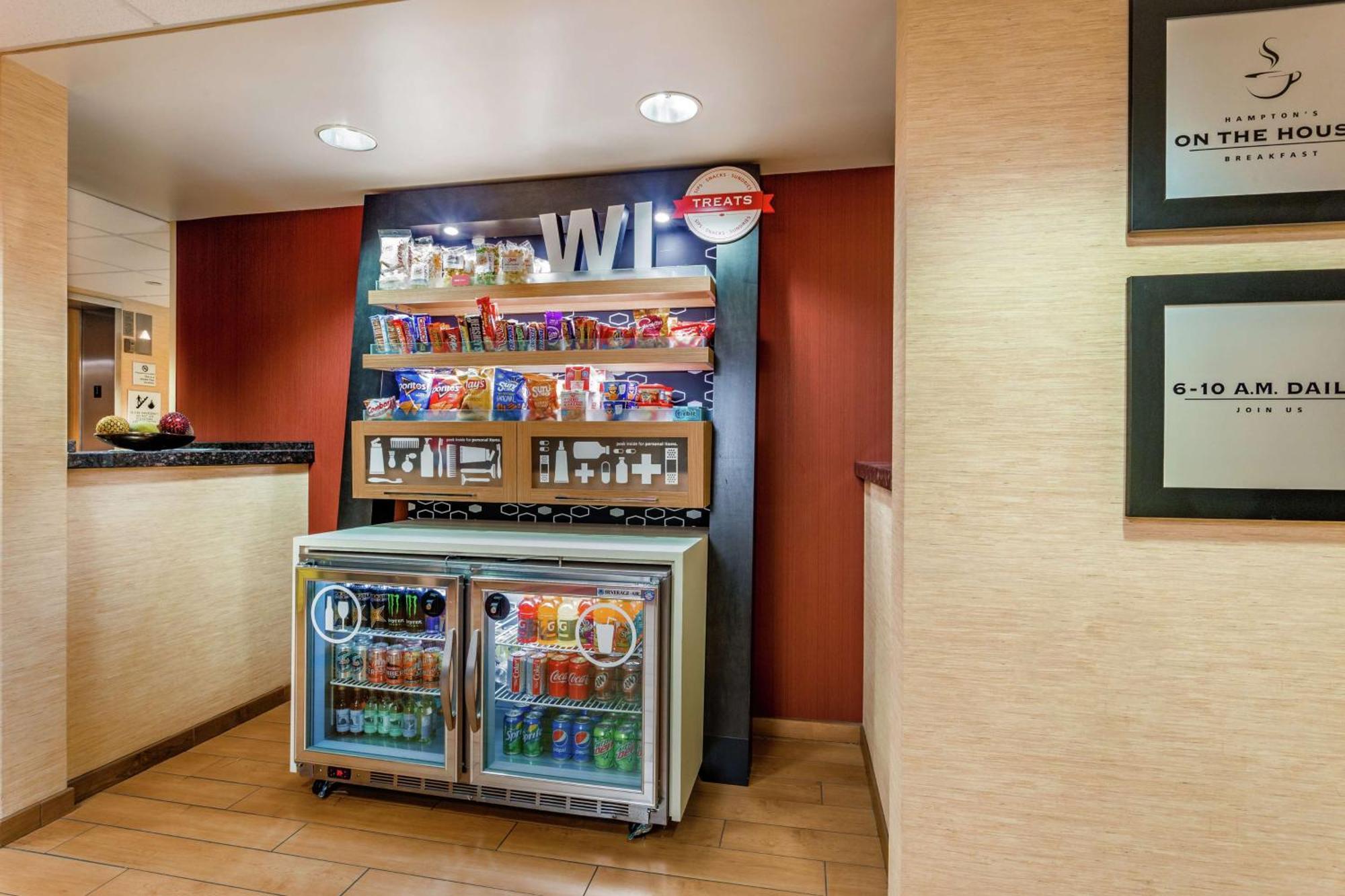 Hampton Inn Milwaukee Airport Exterior photo