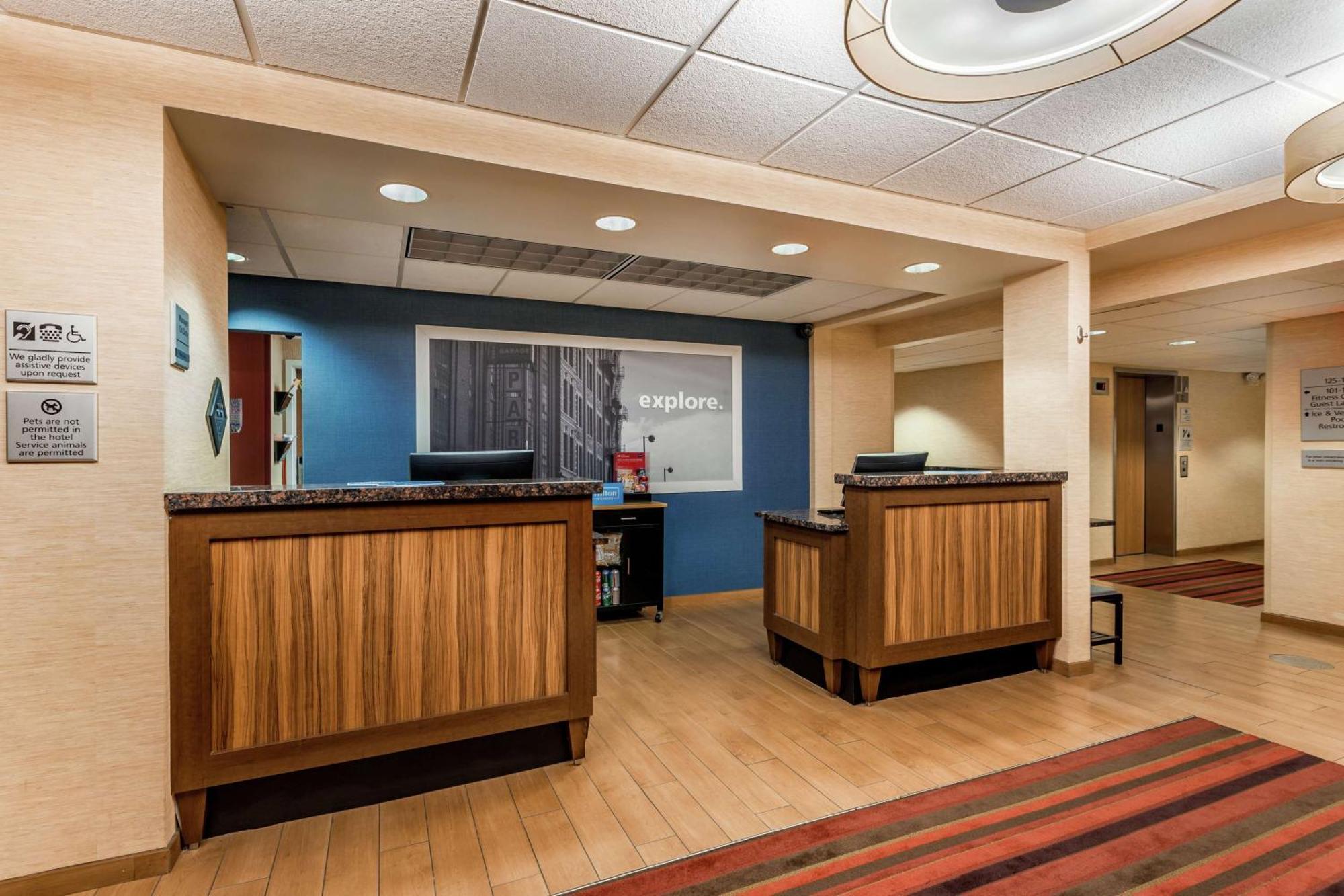 Hampton Inn Milwaukee Airport Exterior photo