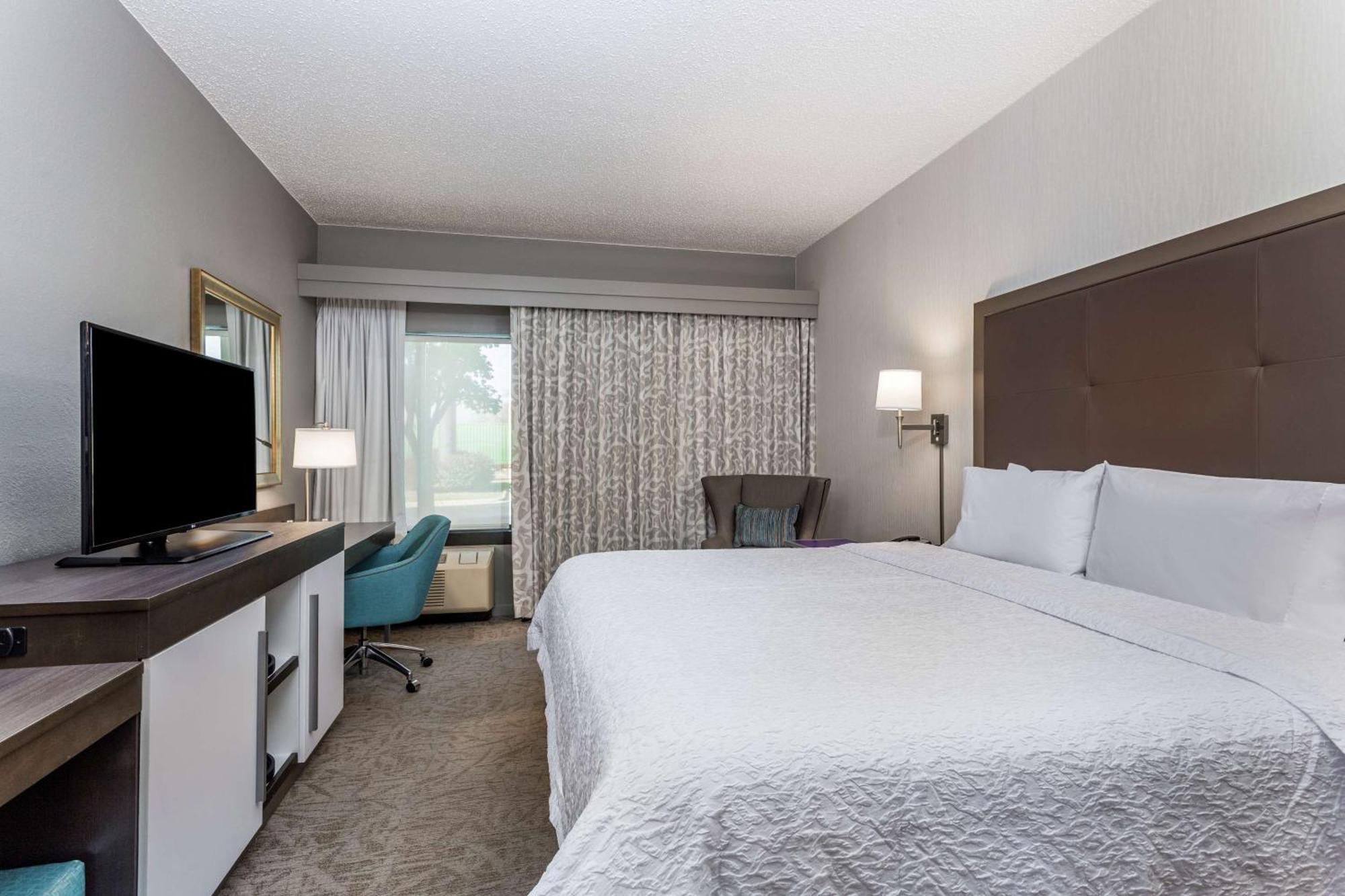 Hampton Inn Milwaukee Airport Exterior photo