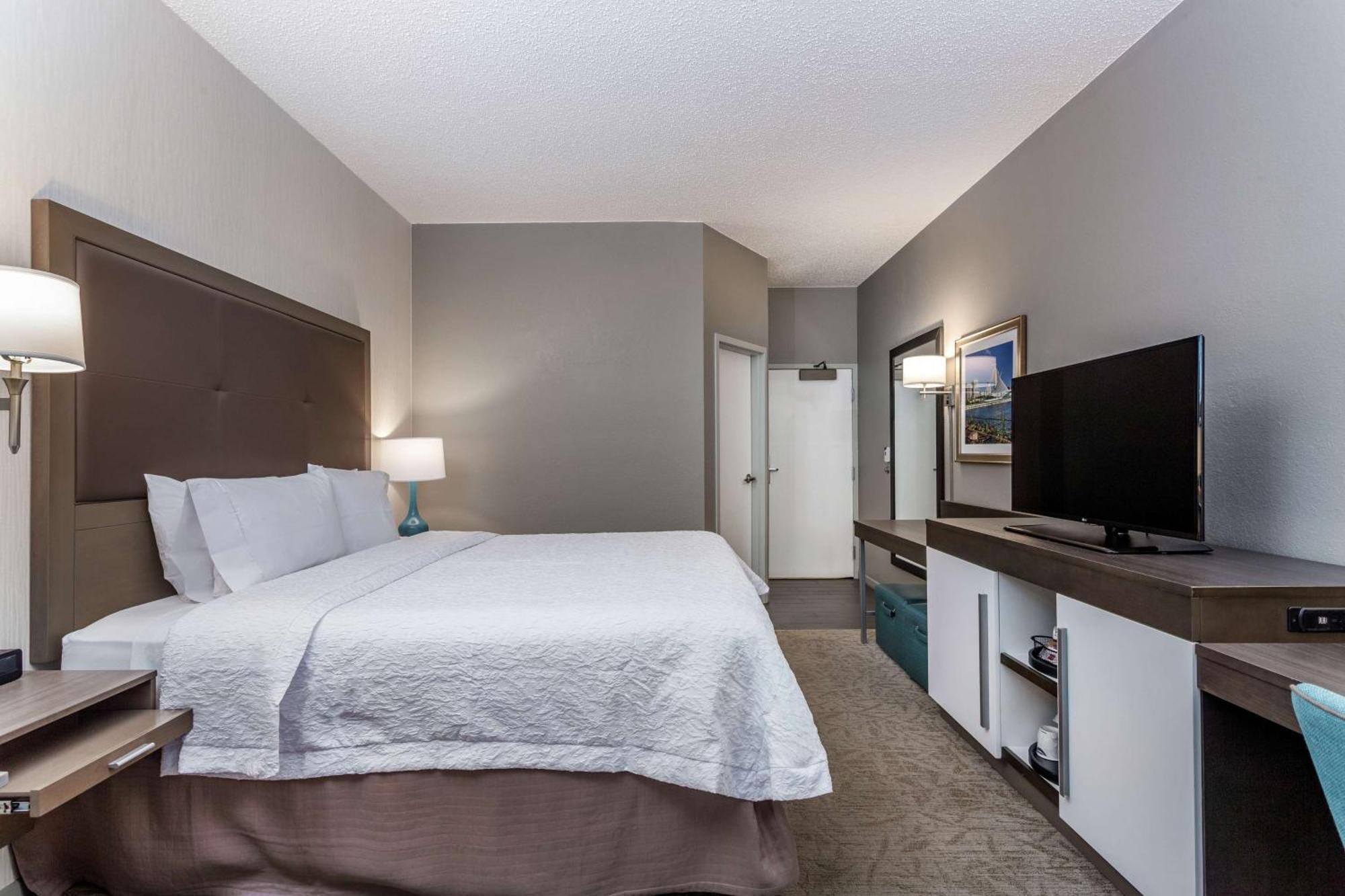 Hampton Inn Milwaukee Airport Exterior photo
