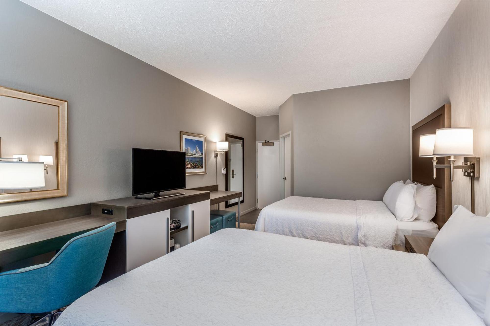 Hampton Inn Milwaukee Airport Exterior photo
