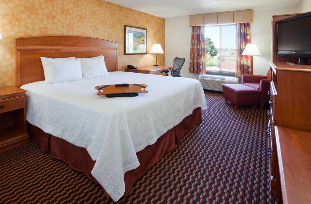 Hampton Inn Milwaukee Airport Room photo